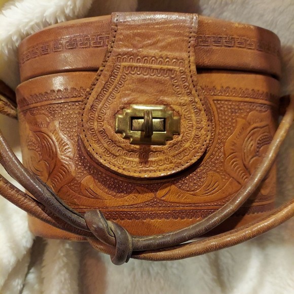 Vintage Mexico Hand Tooled Leather Purse - Picture 3 of 13